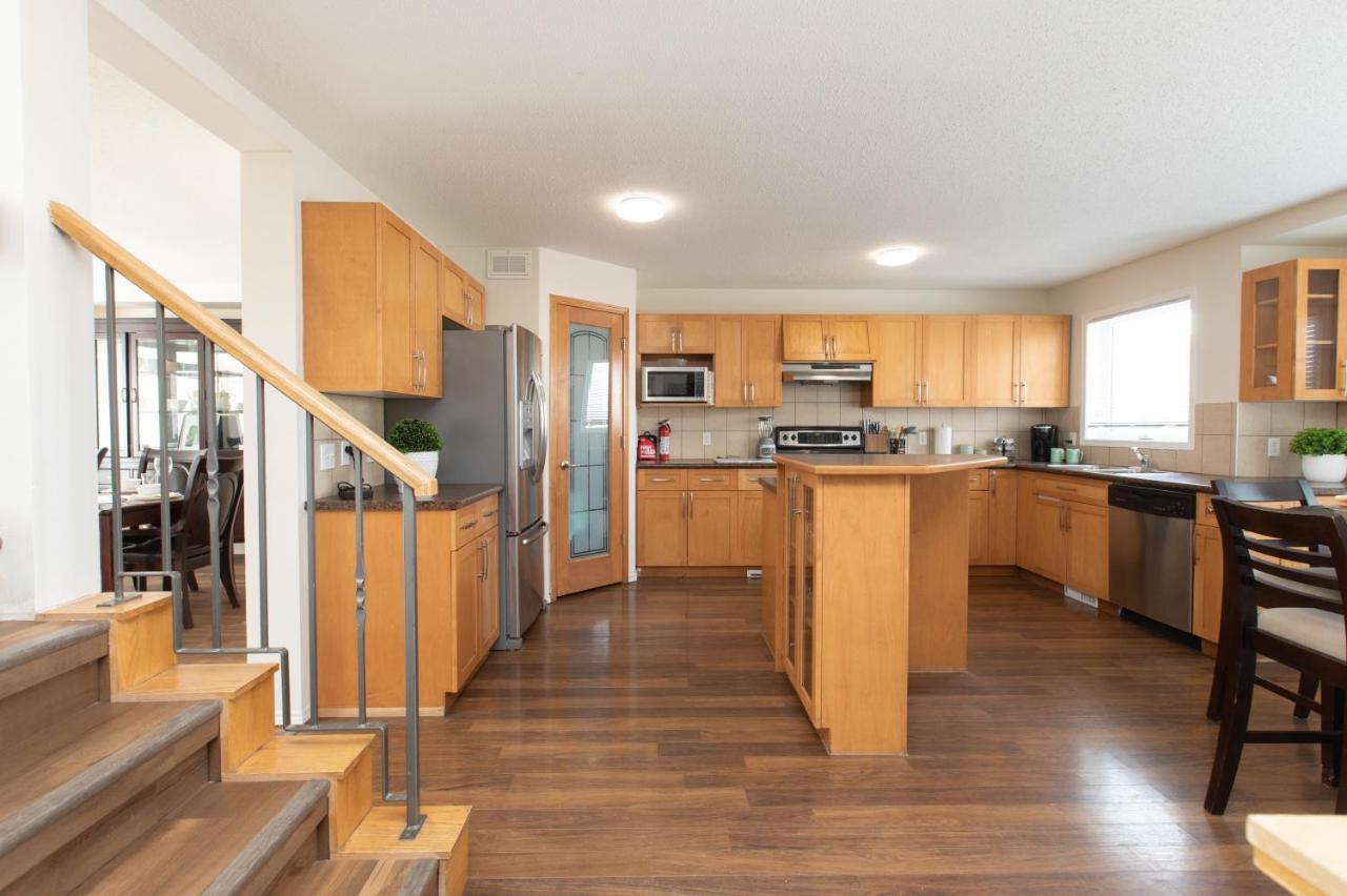 Elegant 4 Bedroom on Comdale Winnipeg Buitenkant foto
