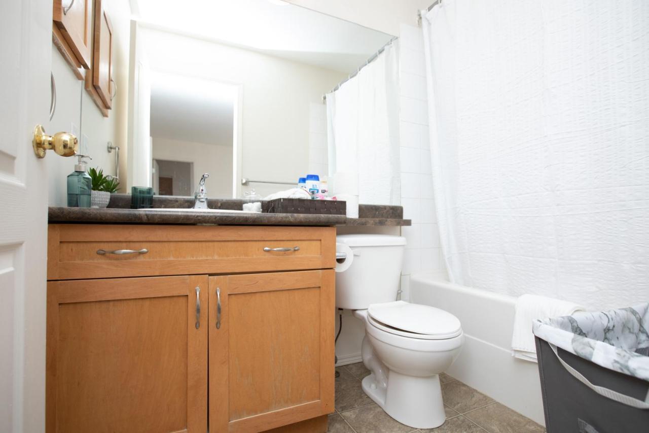 Elegant 4 Bedroom on Comdale Winnipeg Buitenkant foto