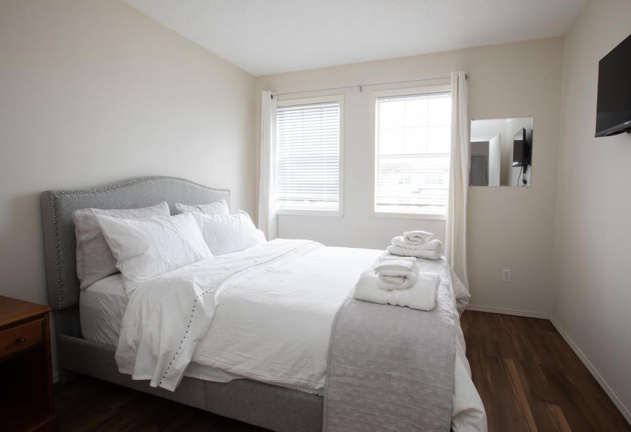 Elegant 4 Bedroom on Comdale Winnipeg Buitenkant foto