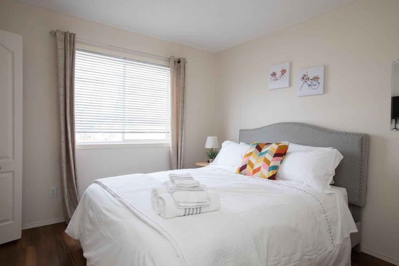 Elegant 4 Bedroom on Comdale Winnipeg Buitenkant foto