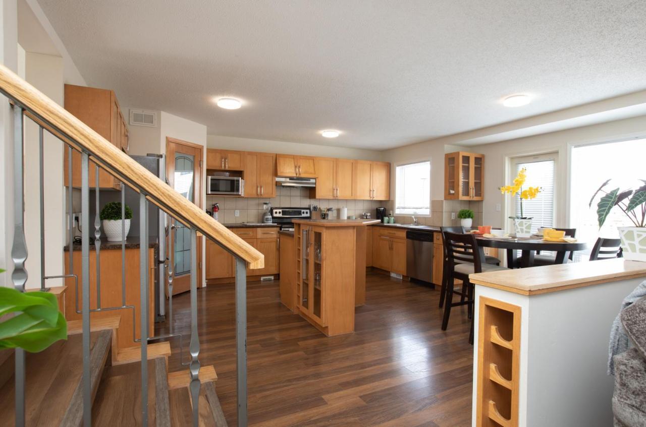 Elegant 4 Bedroom on Comdale Winnipeg Buitenkant foto