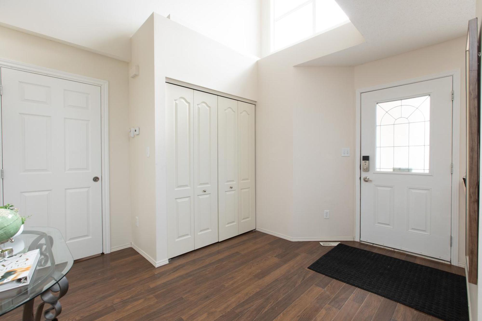 Elegant 4 Bedroom on Comdale Winnipeg Buitenkant foto